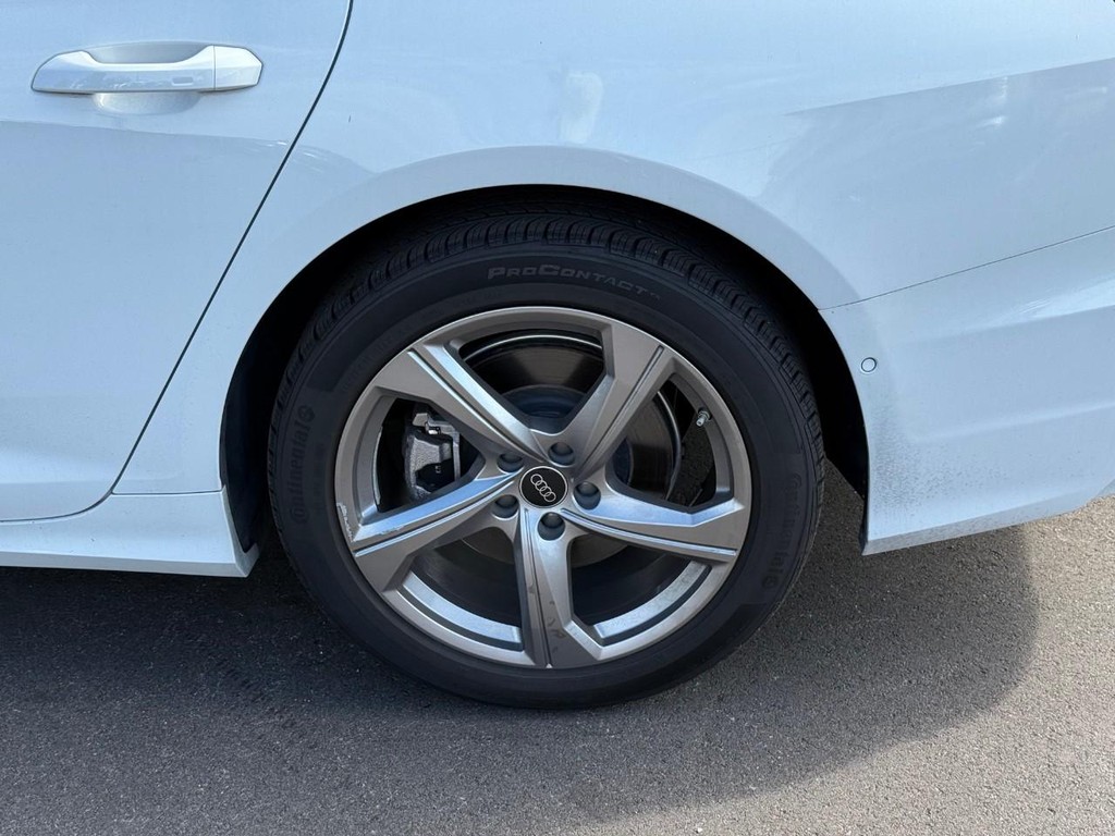 Audi A6 Sedan Vehicle Full-screen Gallery Image 05