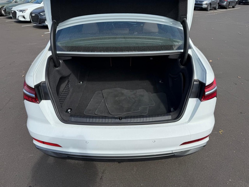 Audi A6 Sedan Vehicle Full-screen Gallery Image 06