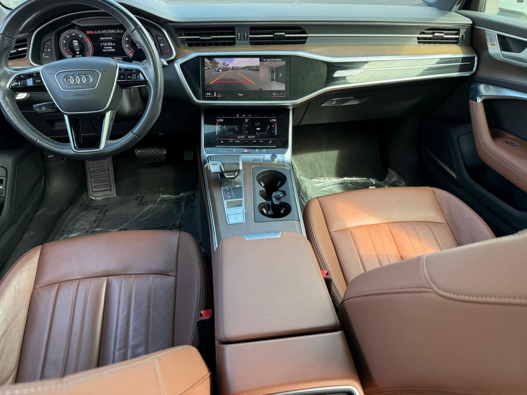 Audi A6 Sedan Vehicle Full-screen Gallery Image 11