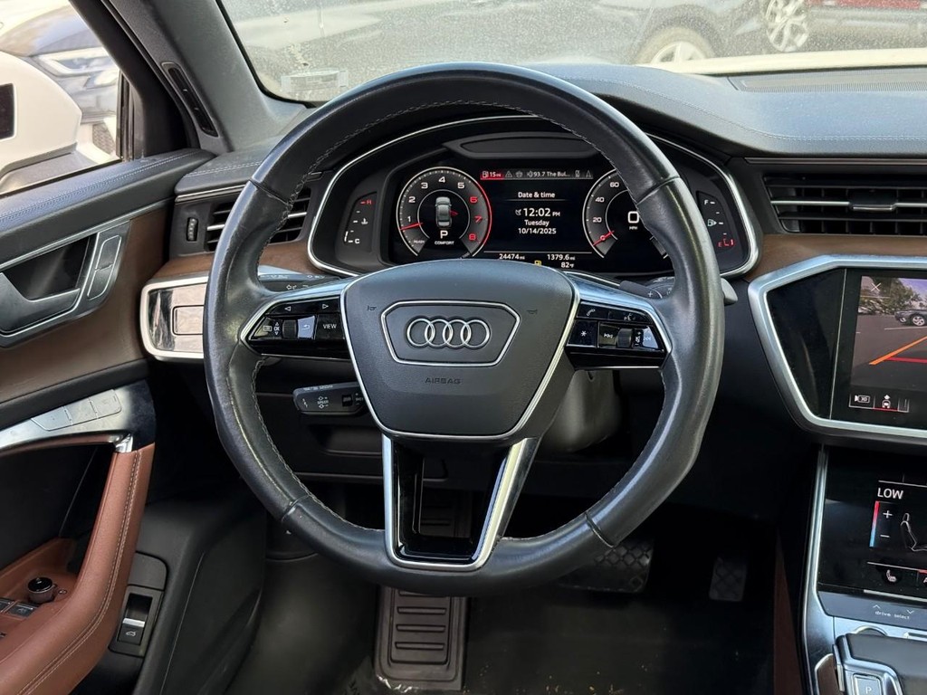 Audi A6 Sedan Vehicle Full-screen Gallery Image 12