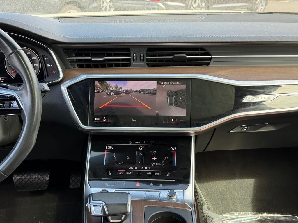 Audi A6 Sedan Vehicle Full-screen Gallery Image 13