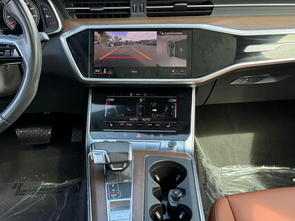 Audi A6 Sedan Vehicle Full-screen Gallery Image 14