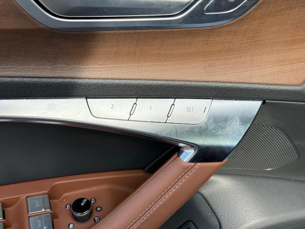 Audi A6 Sedan Vehicle Full-screen Gallery Image 16