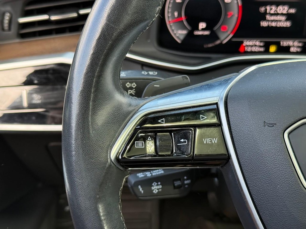 Audi A6 Sedan Vehicle Full-screen Gallery Image 19