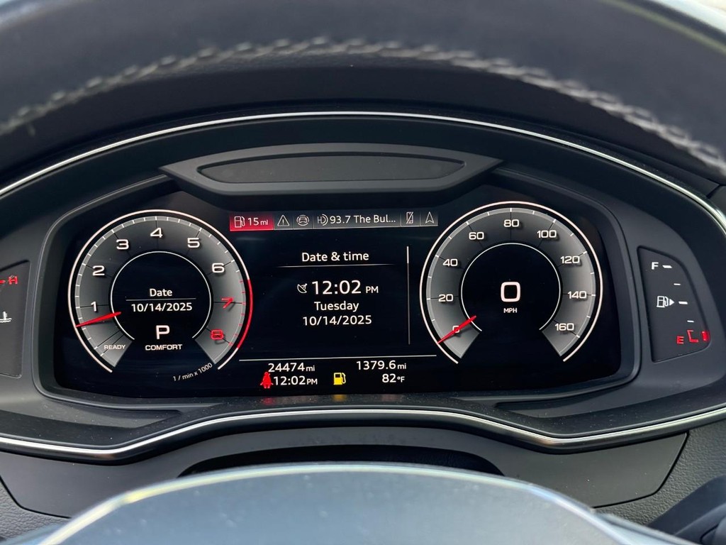 Audi A6 Sedan Vehicle Full-screen Gallery Image 21