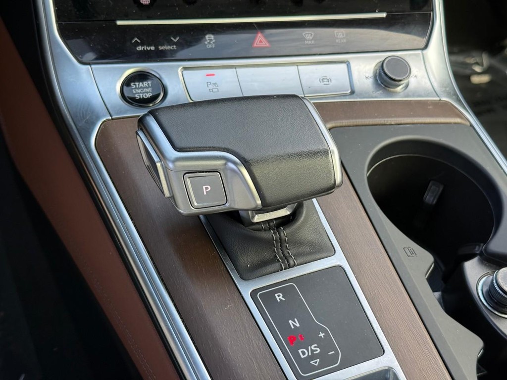 Audi A6 Sedan Vehicle Full-screen Gallery Image 22