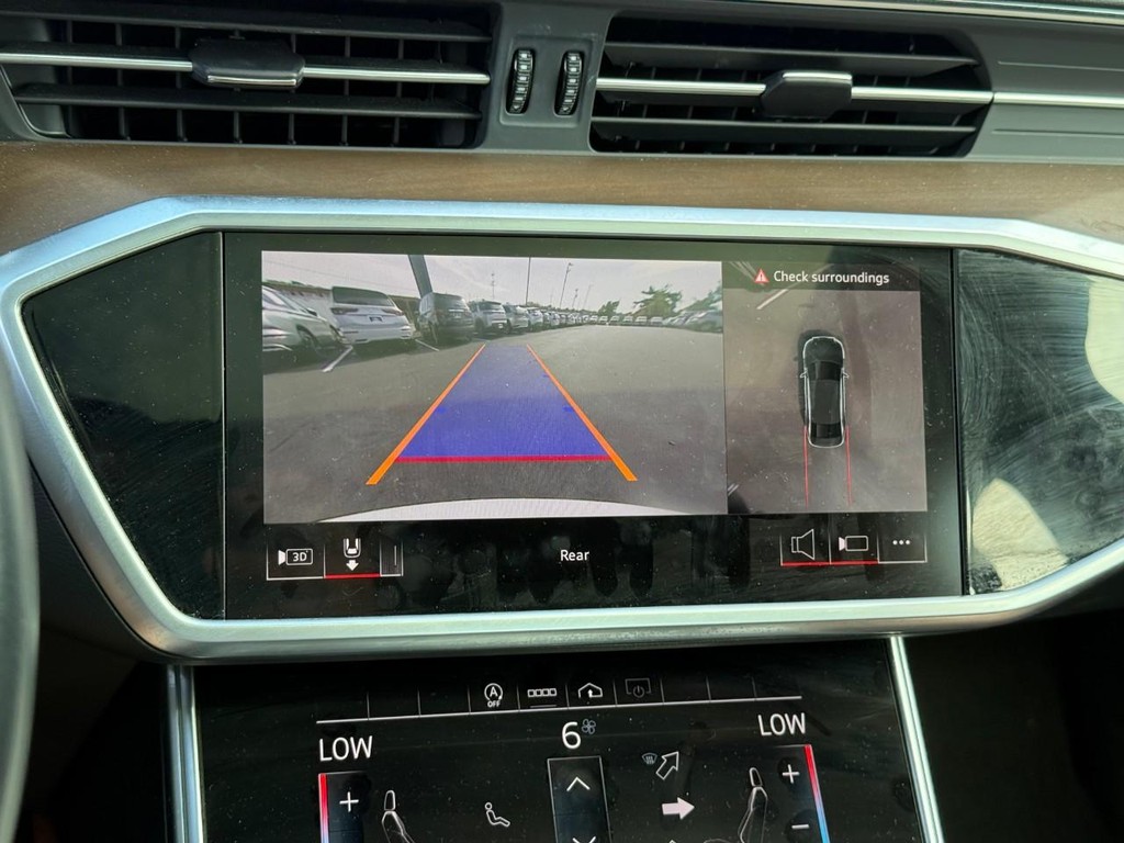 Audi A6 Sedan Vehicle Full-screen Gallery Image 24