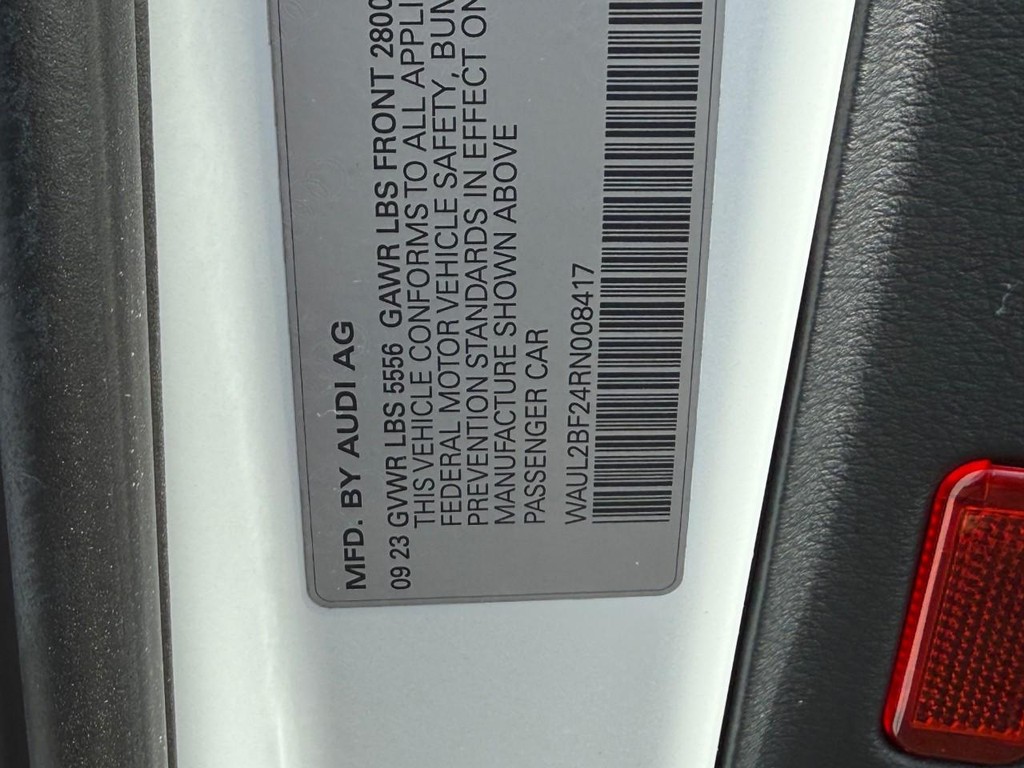 Audi A6 Sedan Vehicle Full-screen Gallery Image 25