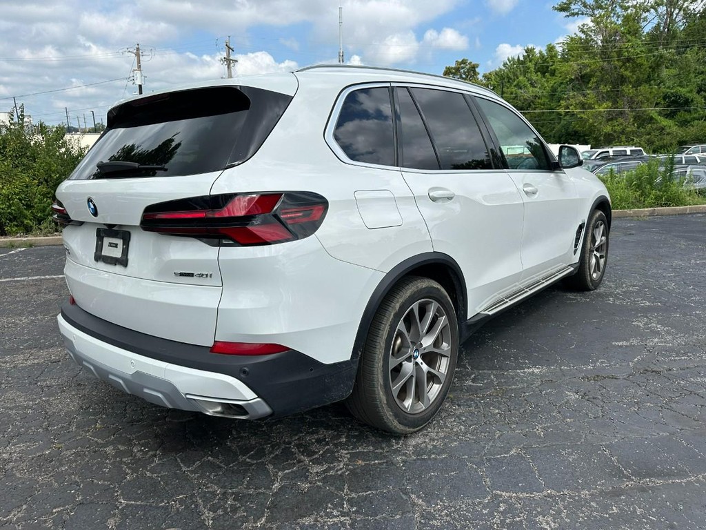 BMW X5 Vehicle Full-screen Gallery Image 03