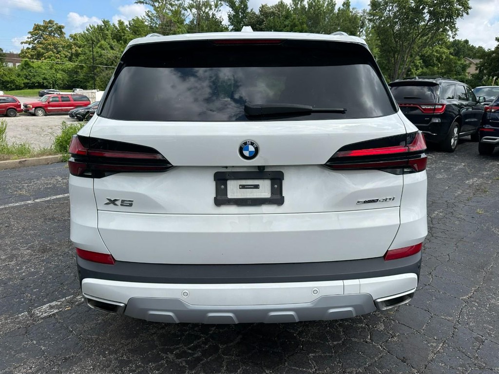 BMW X5 Vehicle Full-screen Gallery Image 04