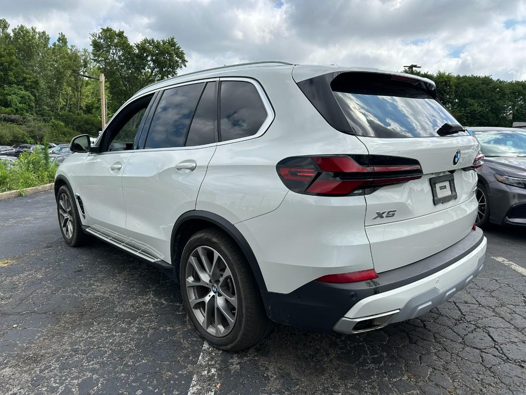 BMW X5 Vehicle Full-screen Gallery Image 07