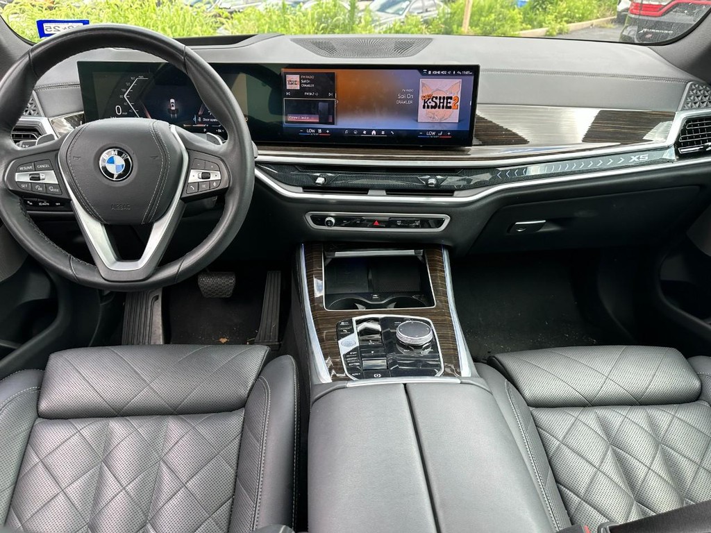 BMW X5 Vehicle Full-screen Gallery Image 13