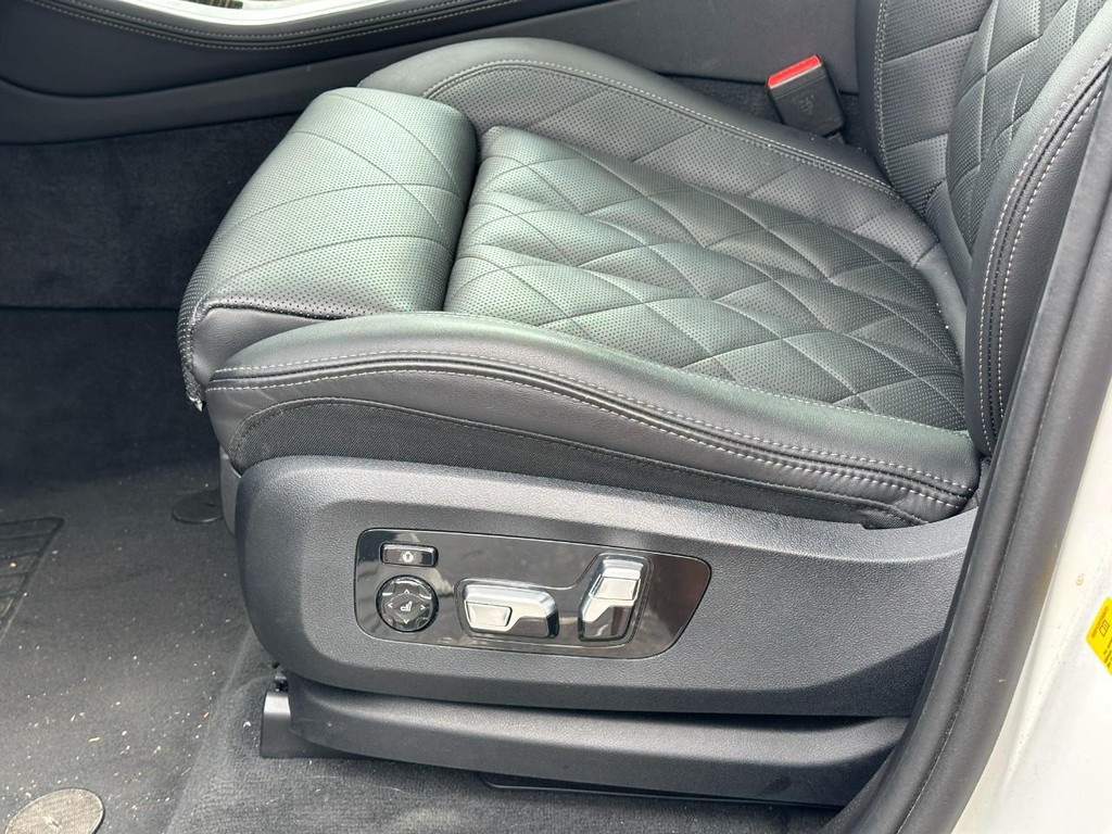 BMW X5 Vehicle Full-screen Gallery Image 20