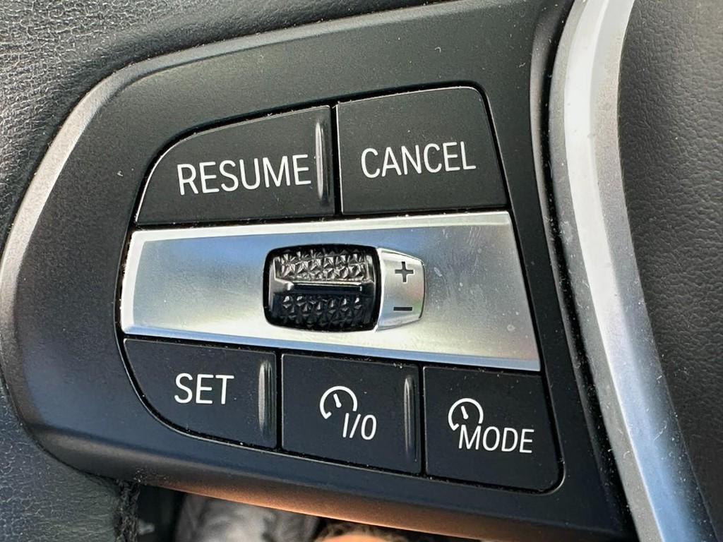 BMW X5 Vehicle Full-screen Gallery Image 21