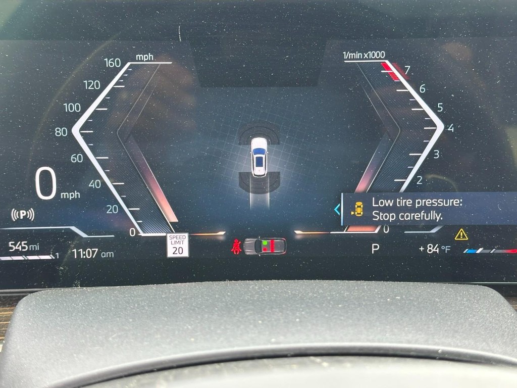 BMW X5 Vehicle Full-screen Gallery Image 23