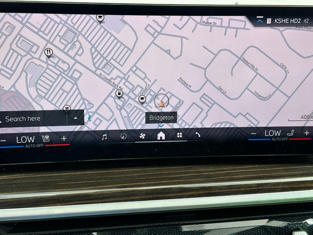 BMW X5 Vehicle Full-screen Gallery Image 24