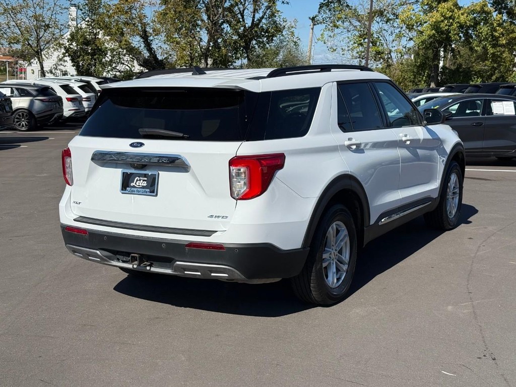 Ford Explorer Vehicle Full-screen Gallery Image 03