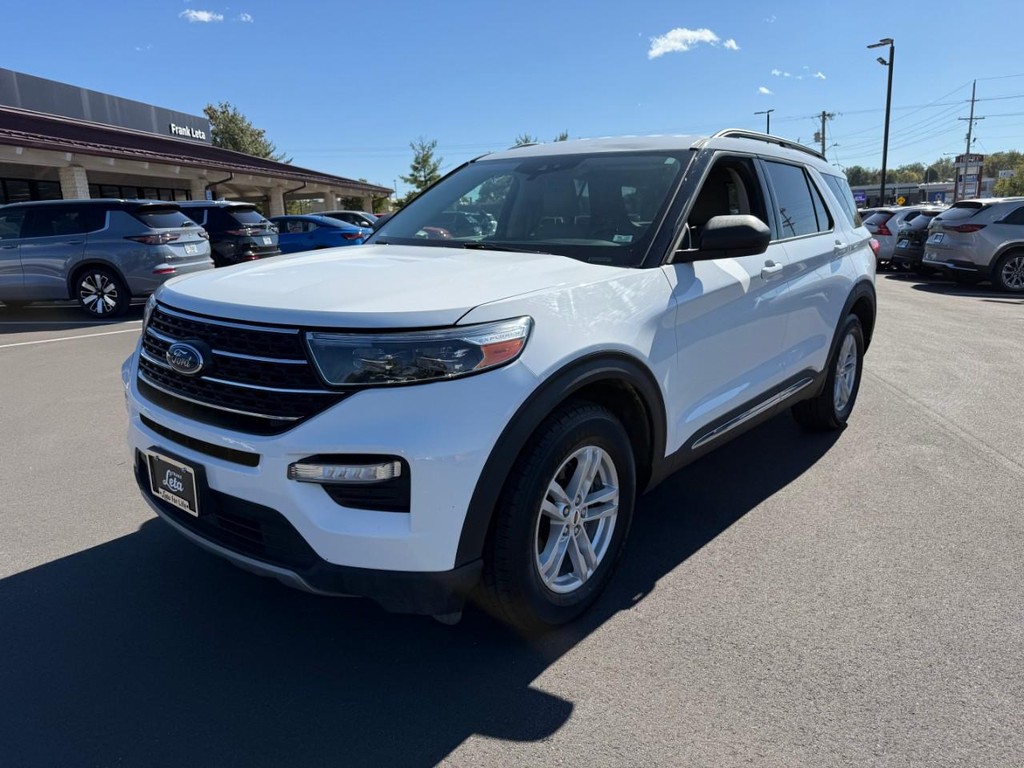 Ford Explorer Vehicle Full-screen Gallery Image 08