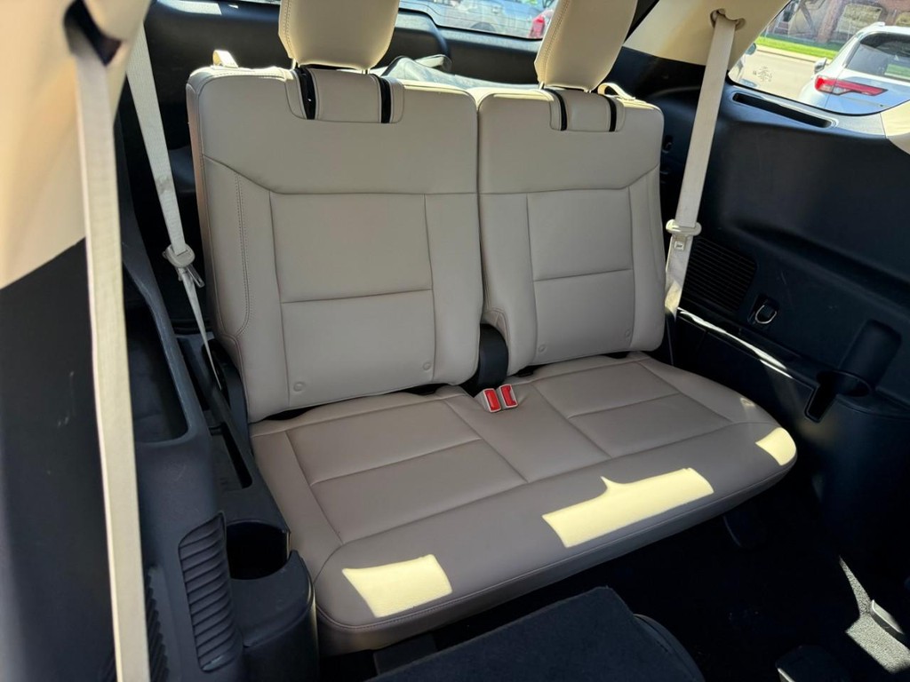 Ford Explorer Vehicle Full-screen Gallery Image 10