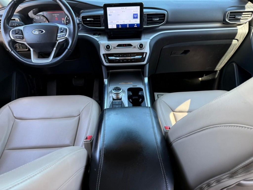 Ford Explorer Vehicle Full-screen Gallery Image 12