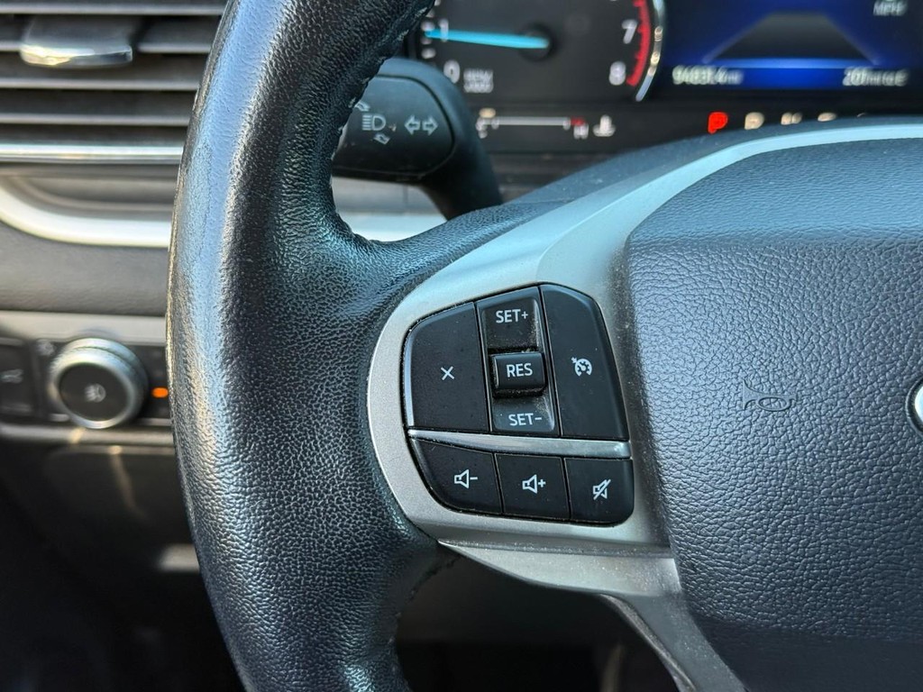 Ford Explorer Vehicle Full-screen Gallery Image 19