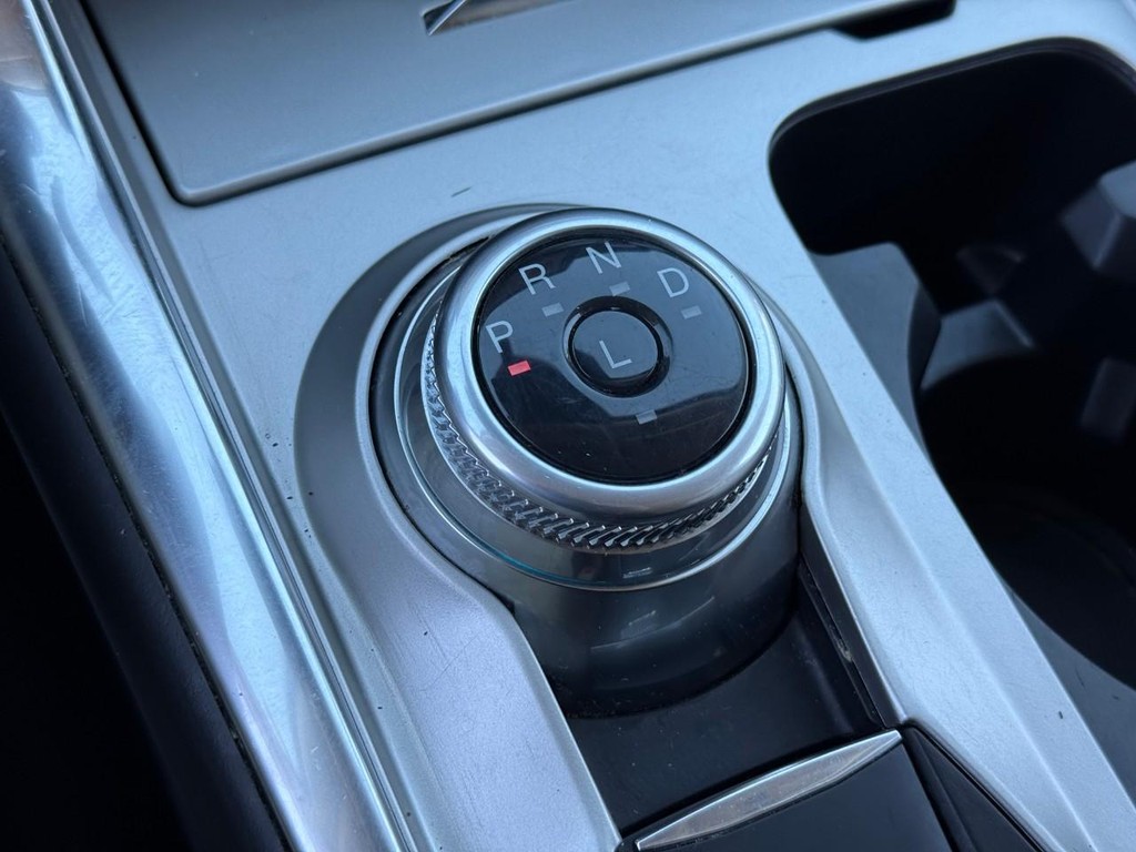 Ford Explorer Vehicle Full-screen Gallery Image 22