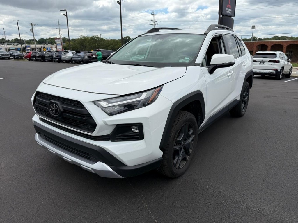 Toyota RAV4 Vehicle Full-screen Gallery Image 08