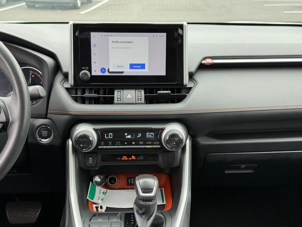 Toyota RAV4 Vehicle Full-screen Gallery Image 13