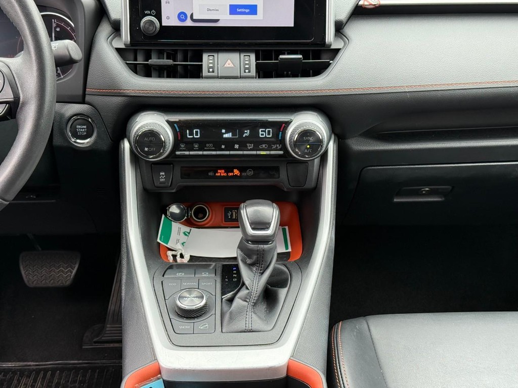 Toyota RAV4 Vehicle Full-screen Gallery Image 14