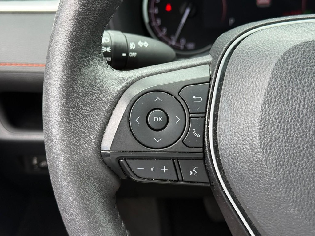 Toyota RAV4 Vehicle Full-screen Gallery Image 19