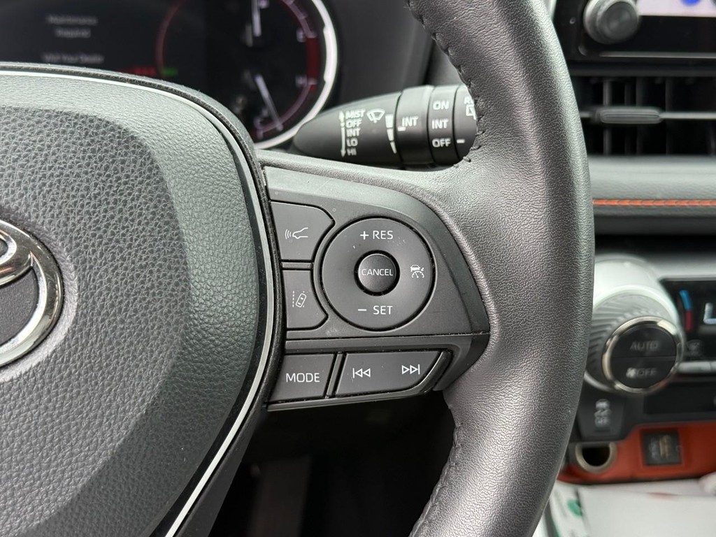 Toyota RAV4 Vehicle Full-screen Gallery Image 20