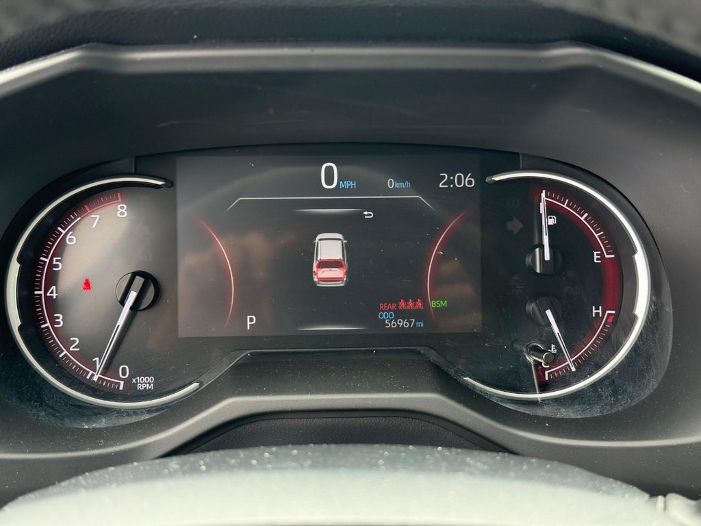 Toyota RAV4 Vehicle Full-screen Gallery Image 21