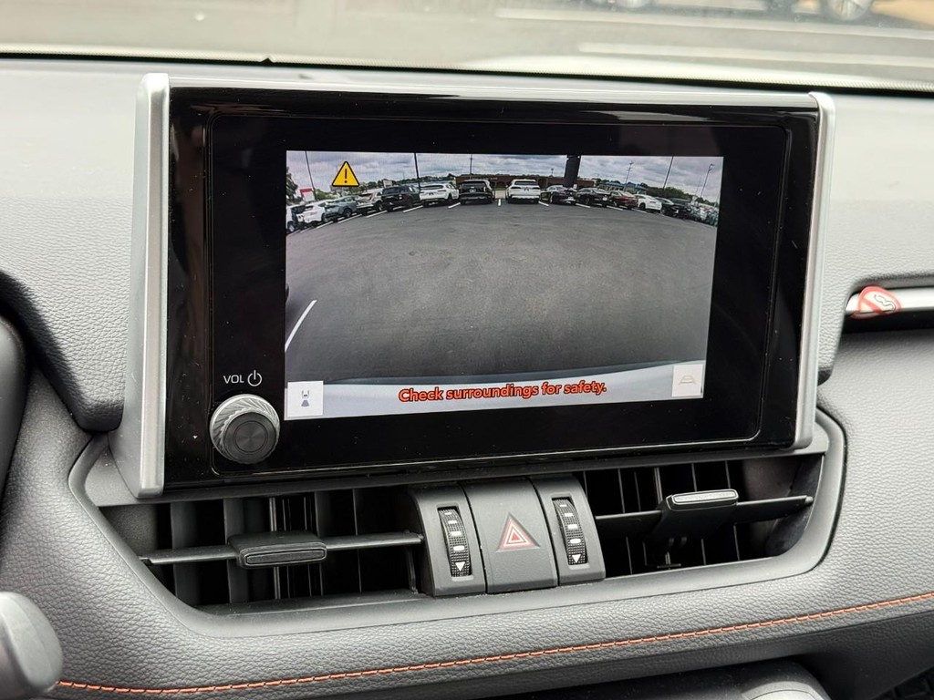 Toyota RAV4 Vehicle Full-screen Gallery Image 22