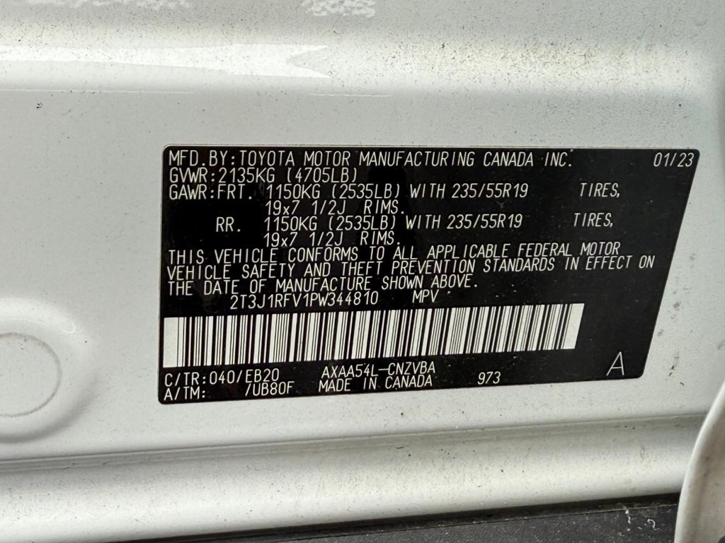 Toyota RAV4 Vehicle Full-screen Gallery Image 23