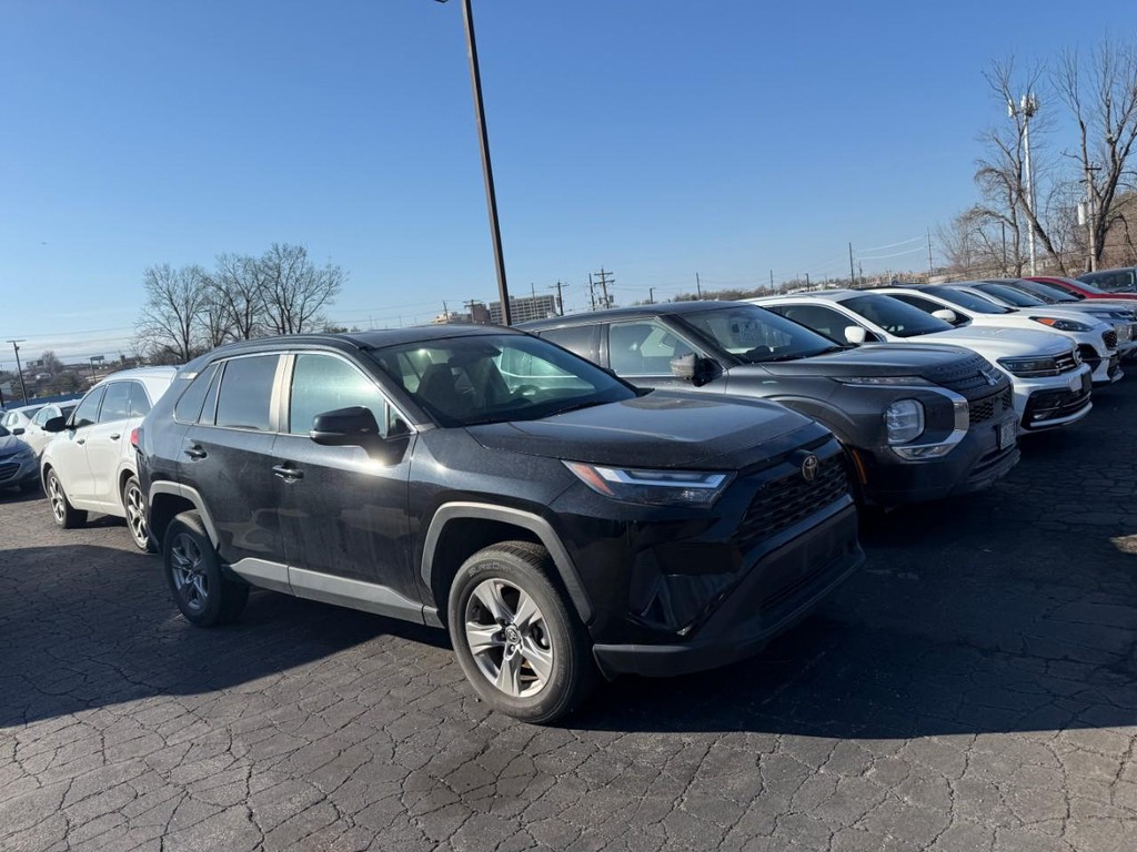 Toyota RAV4 Vehicle Full-screen Gallery Image 03