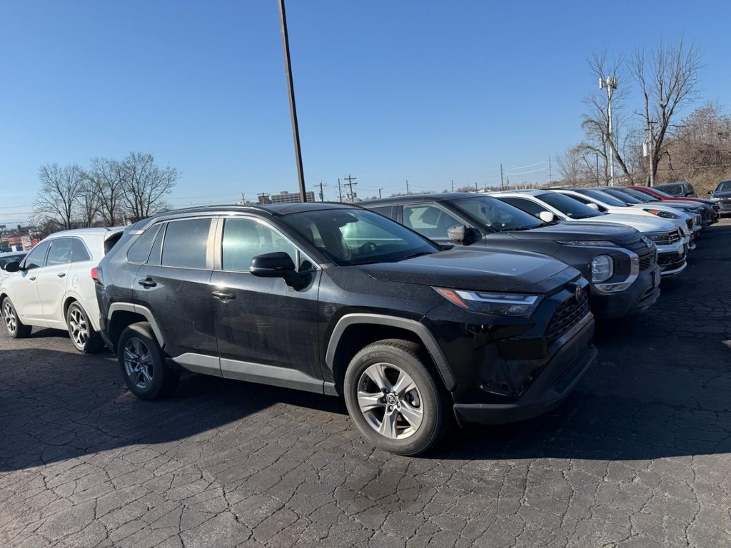 Toyota RAV4 Vehicle Full-screen Gallery Image 04