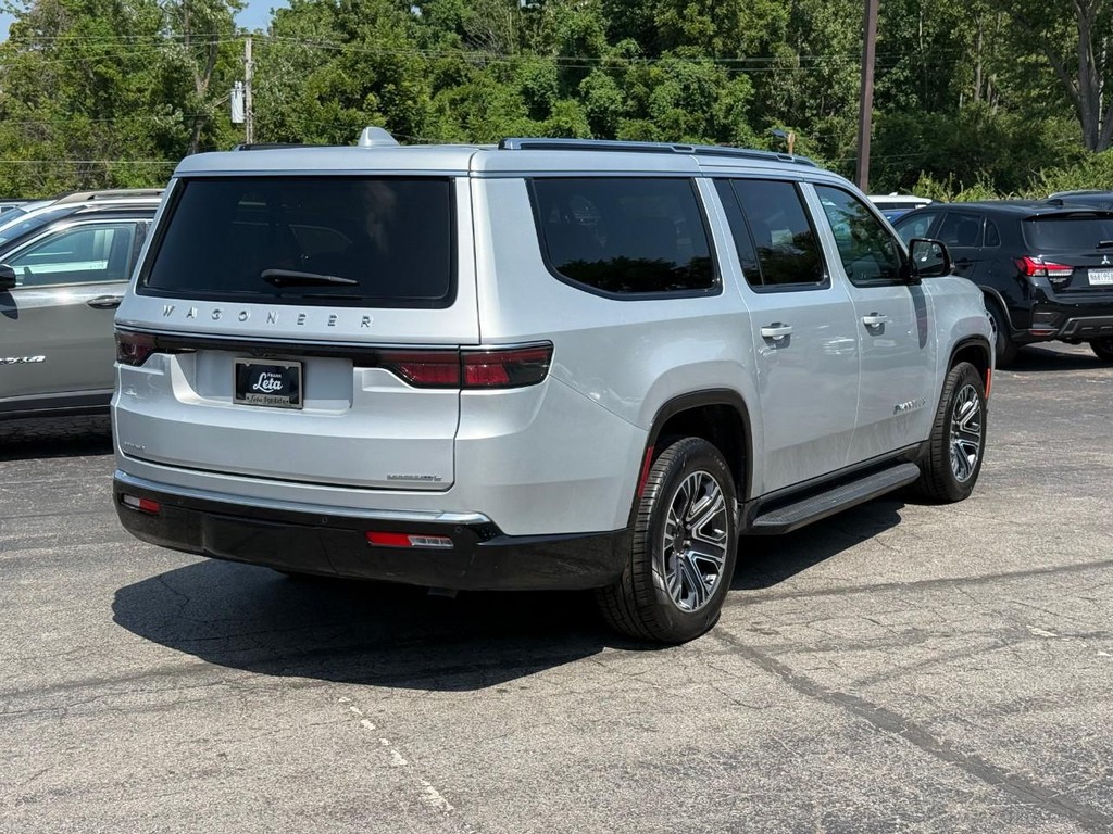 Jeep Wagoneer L Vehicle Full-screen Gallery Image 03