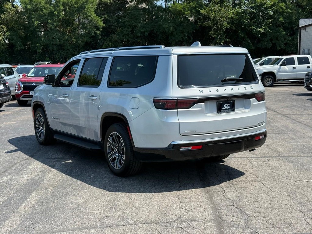 Jeep Wagoneer L Vehicle Full-screen Gallery Image 04