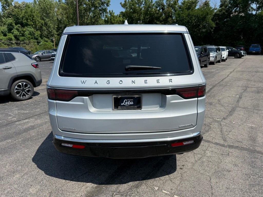 Jeep Wagoneer L Vehicle Full-screen Gallery Image 07