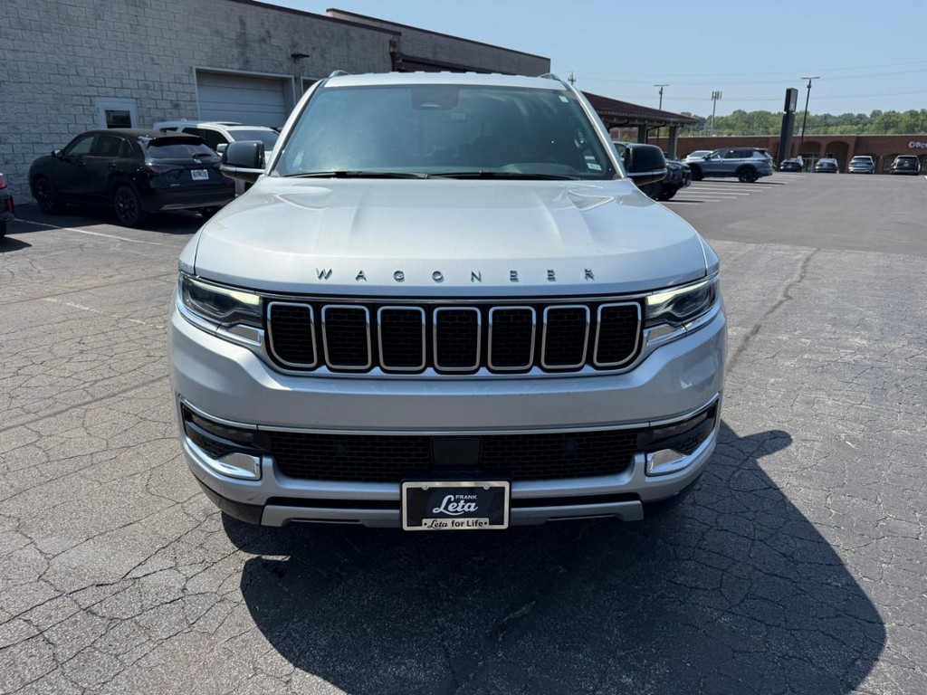Jeep Wagoneer L Vehicle Full-screen Gallery Image 09