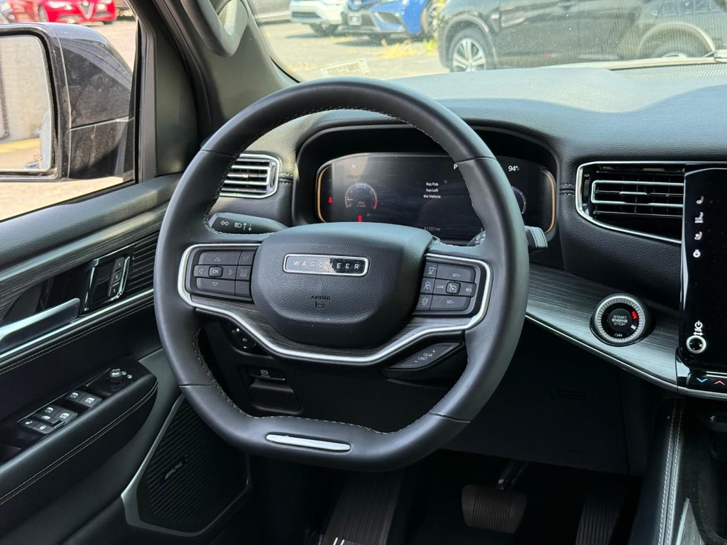 Jeep Wagoneer L Vehicle Full-screen Gallery Image 12