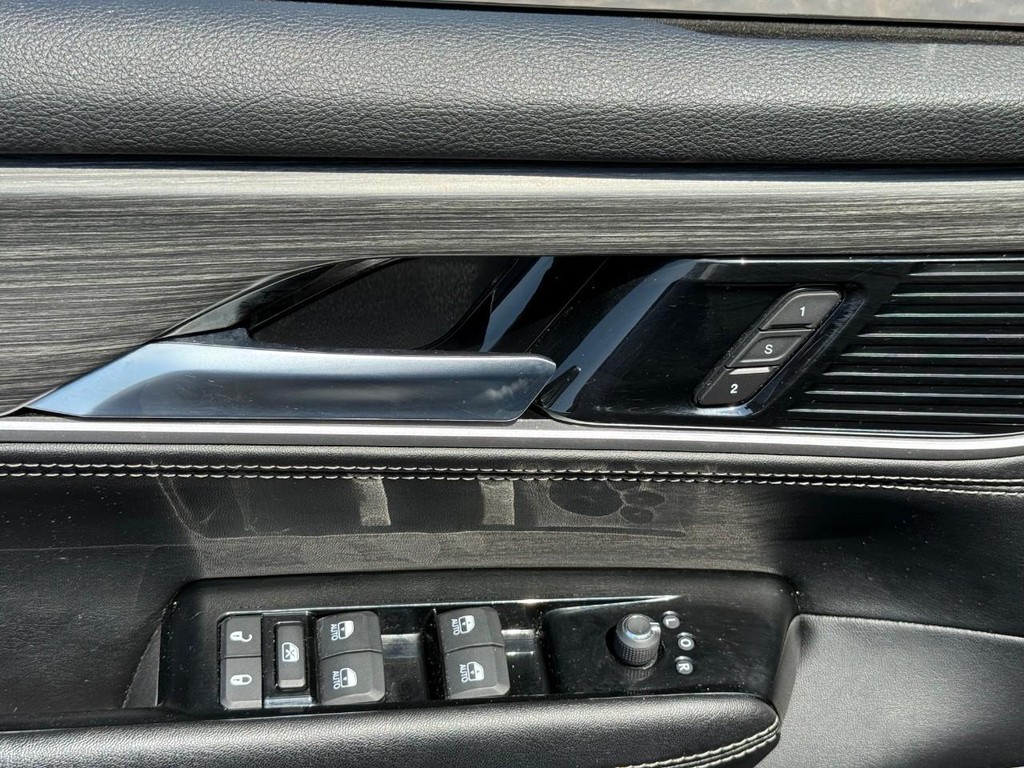 Jeep Wagoneer L Vehicle Full-screen Gallery Image 16