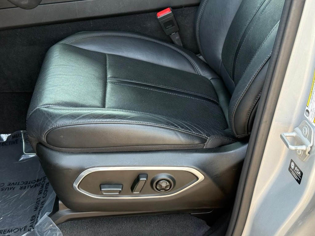 Jeep Wagoneer L Vehicle Full-screen Gallery Image 17