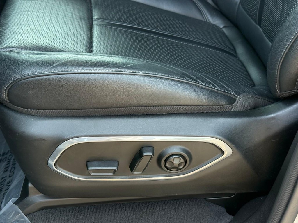 Jeep Wagoneer L Vehicle Full-screen Gallery Image 18