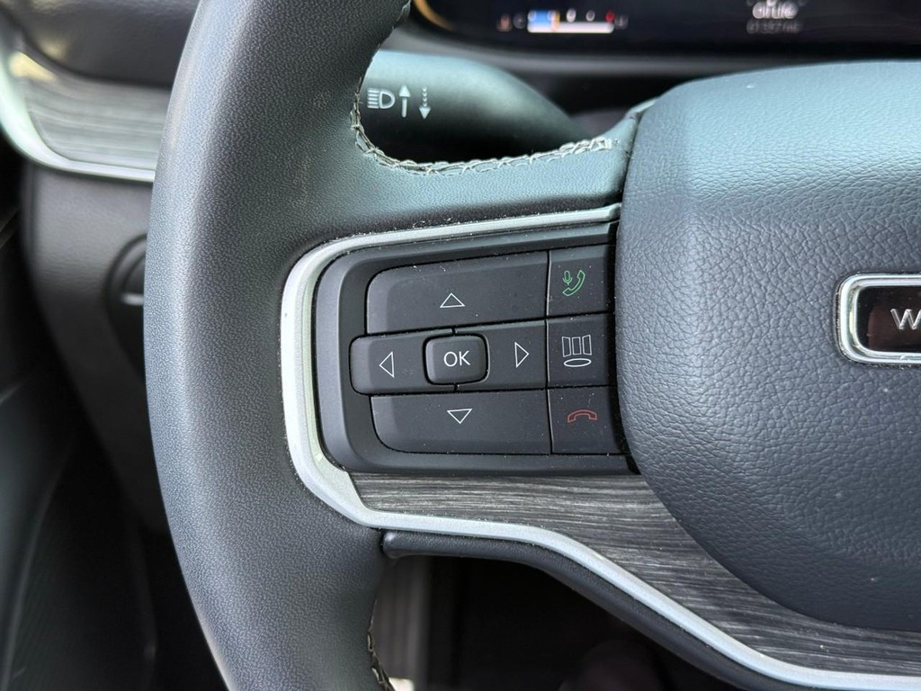 Jeep Wagoneer L Vehicle Full-screen Gallery Image 19