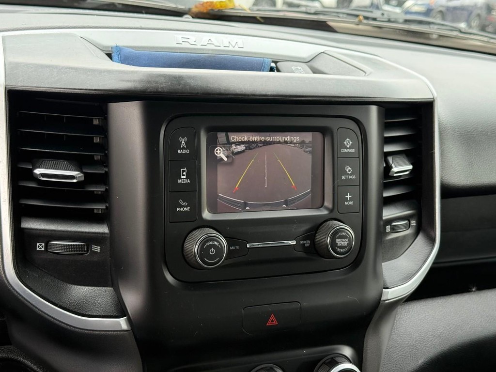 Ram 1500 Vehicle Full-screen Gallery Image 17