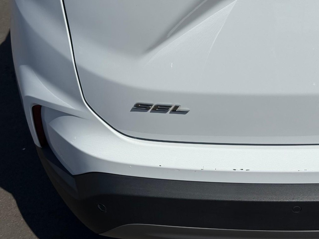 Ford Edge Vehicle Full-screen Gallery Image 06