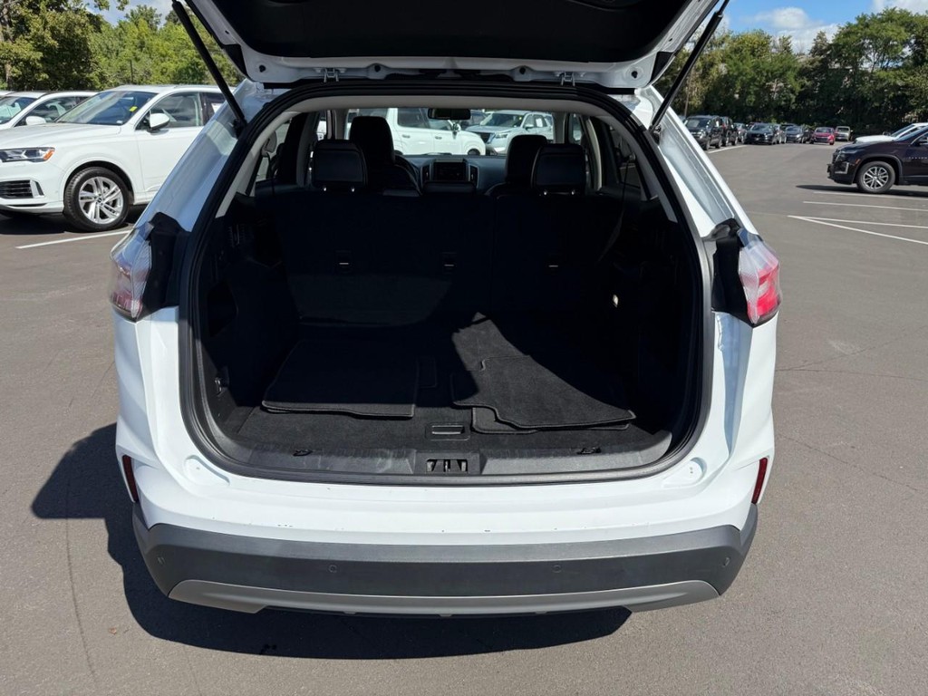 Ford Edge Vehicle Full-screen Gallery Image 08