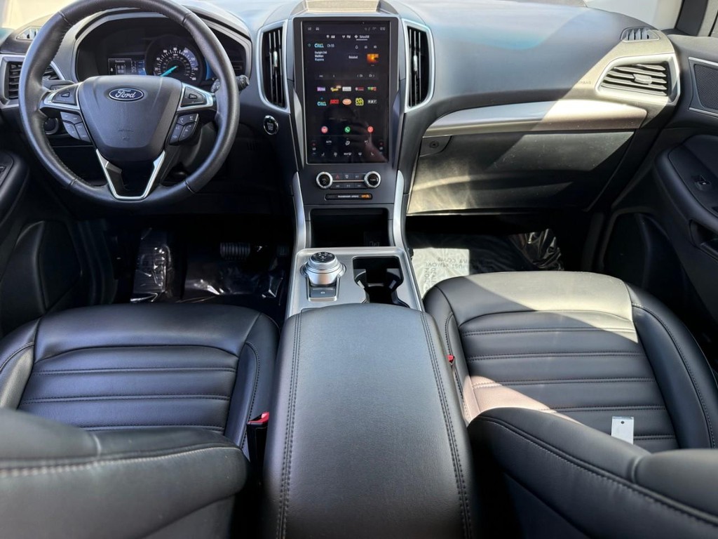 Ford Edge Vehicle Full-screen Gallery Image 13