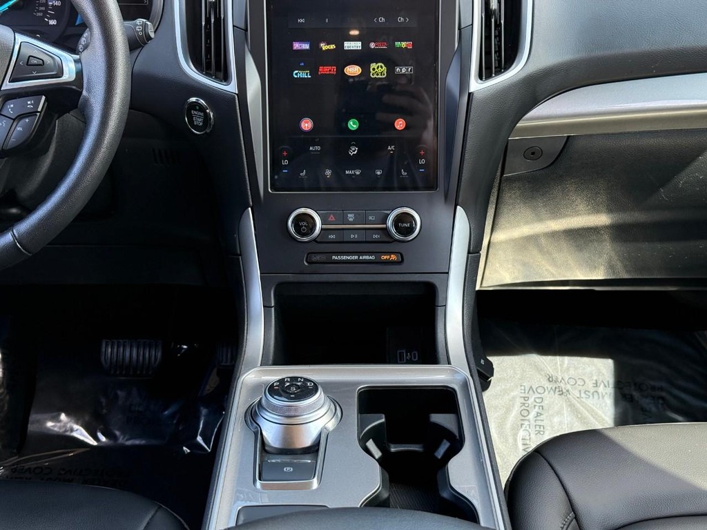 Ford Edge Vehicle Full-screen Gallery Image 16